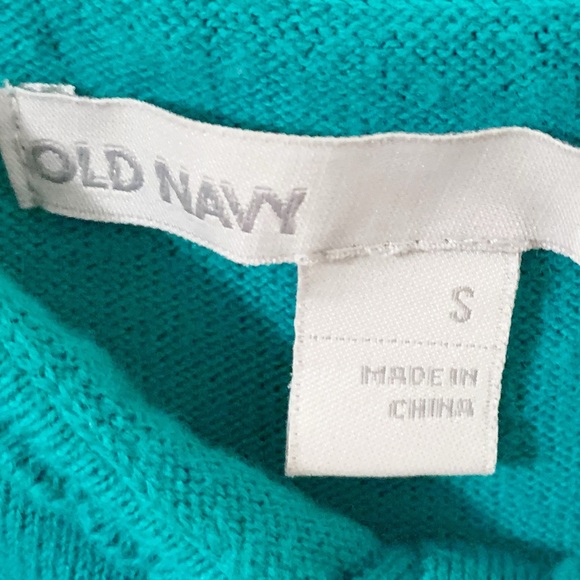 Old Navy Knit Sweater Top Scallop Thin Strap Button Front Decorative Knit at Hem - Picture 8 of 13